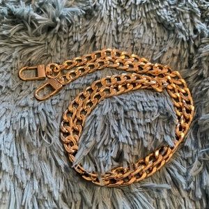 32inch NWOT Goldtone Unbranded Chain